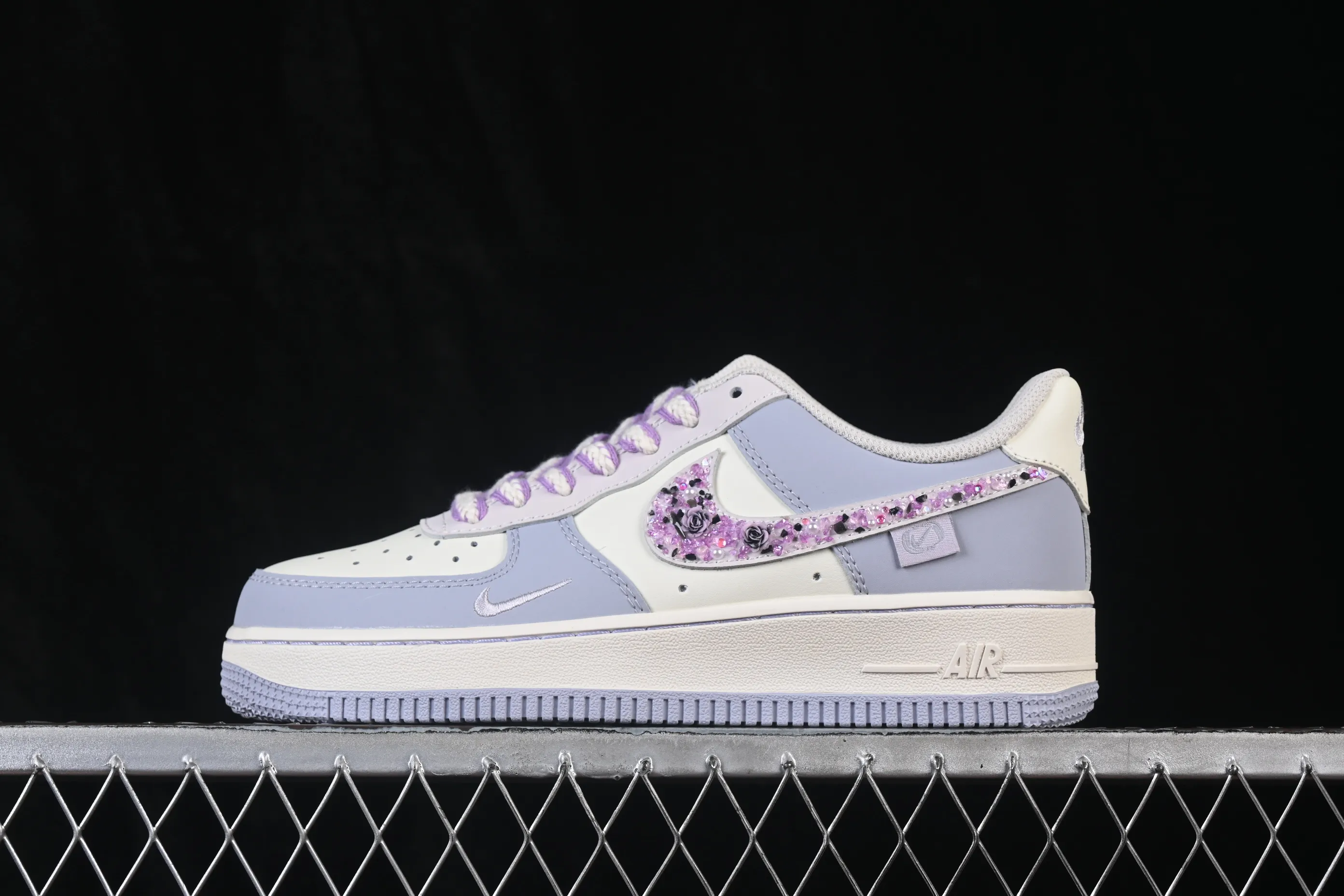 All categories Nk Air Force 1 Air Force series Nk Air Force 1 Low Air Force low-top Nike Air Force 1'07 Low "Rose Glitter" Hand-painted graffiti Rose diamonds Air Force 1 low-top casual sneakers DB3301-212